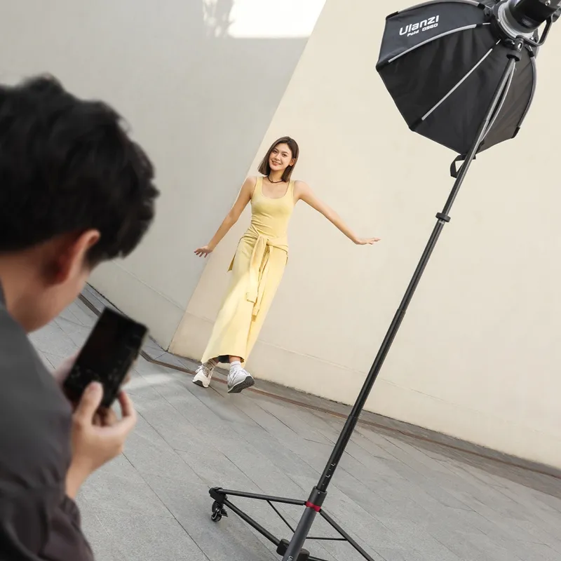 Ulanzi AT-05 2M Heavy Duty Foldable Light Stand - Image 4